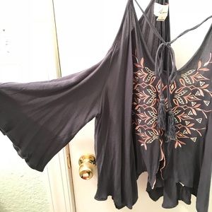 Flowy shirt with off the shoulder sleeve